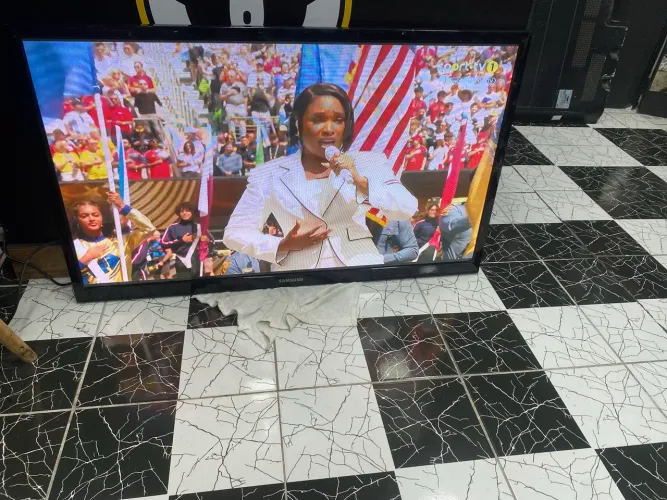 Vendo tv Samsung obs não é Smartv