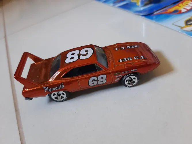 Hot Wheels Plymouth Superbird serie Classics