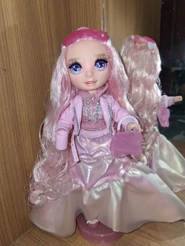 Boneca rainbow high bella winter wonderland