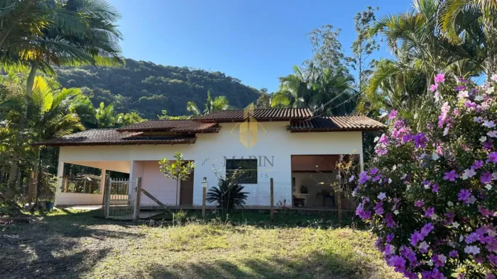Chácara com Casa de Alvenaria à Venda em Luiz Alves/SC!