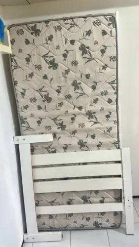 Cama de solteiro com colchão