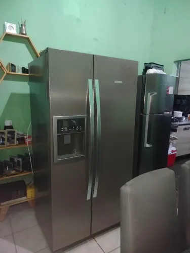 Geladeira seminova não tá gelando 
