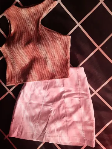 Conjunto croped e shorts saia
