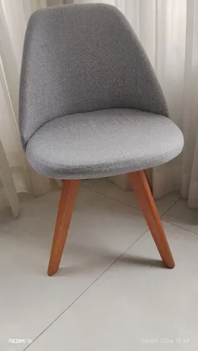 Cadeira giratória de tecido semi nova