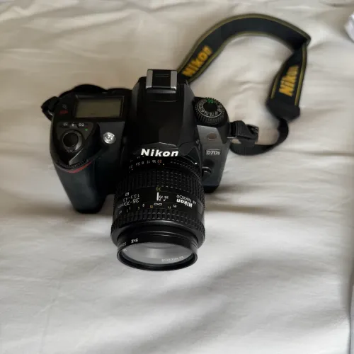 Máquina Fotográfica Nikon D 70S