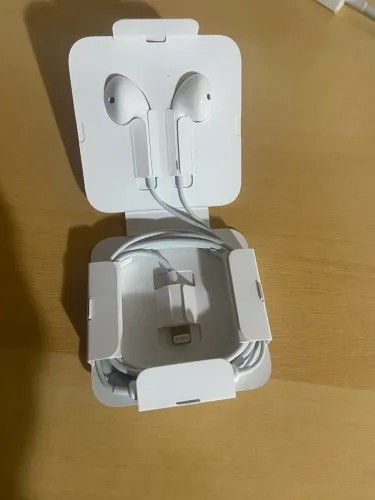 Fone original Apple com fio. LACRADO