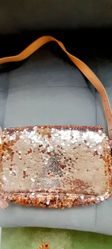 Bolsa rosa toda em paete da Santa lolla lindíssima para uso de dia e noite