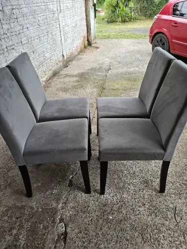 4 cadeiras semi novas