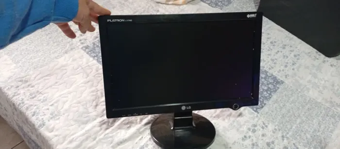 Monitor 17 polegadas LG sem cabos retirar valo velho zsul