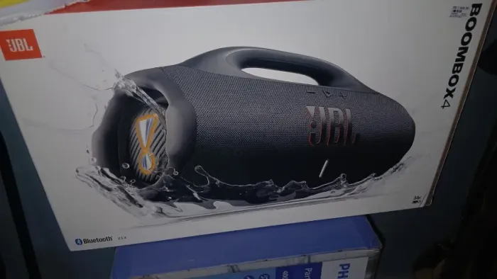 Boombox 4 JBL