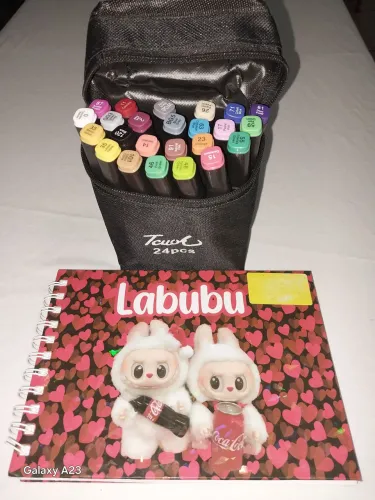Livro para colorir + canetinhas