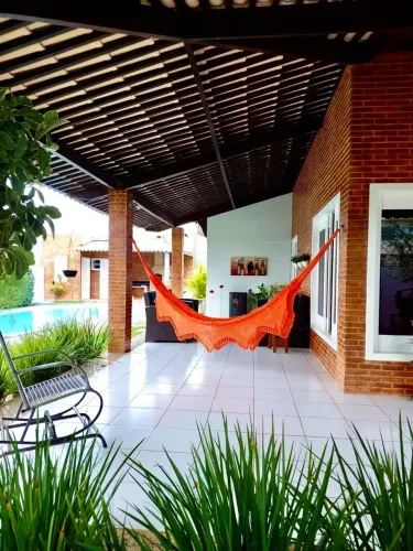EXCELENTE CASA NO CENTRO DE PARNAMIRIM - SEU NOVO ENDEREÇO RESIDENCIAL OU COMERCIAL.