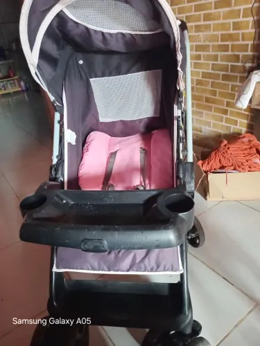 Carinho de bebê pra trocar por alimentos