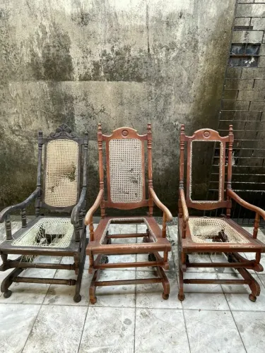 Cadeiras de madeira
