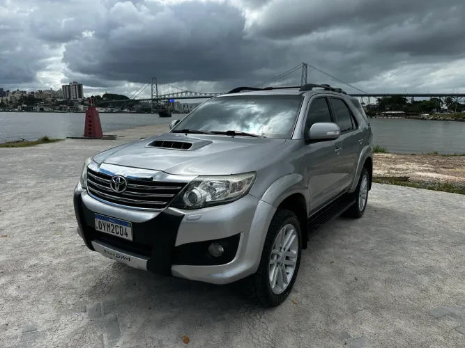 Toyota Hilux SW4 SRV D4-d 4X4 3.0 TDI Dies. AUT 2015