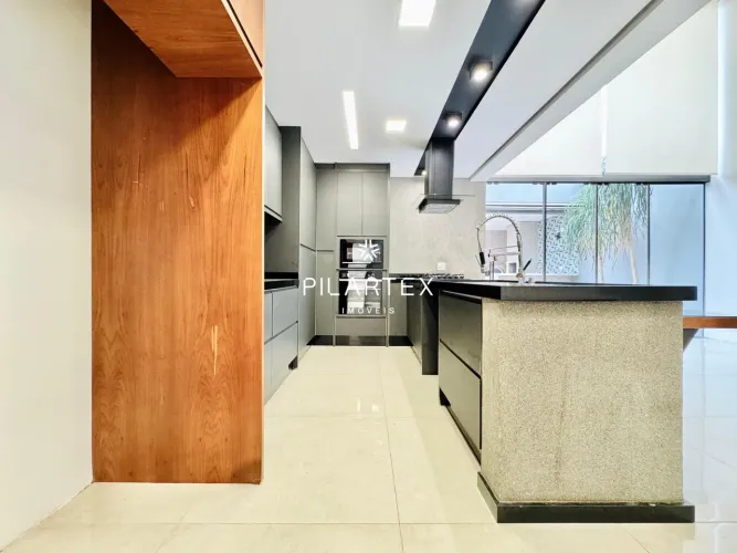 Sobrado com 3 dormitórios à venda, 224 m² por R$ 1.890.000,00 - Condomínio Bella Vittà - L