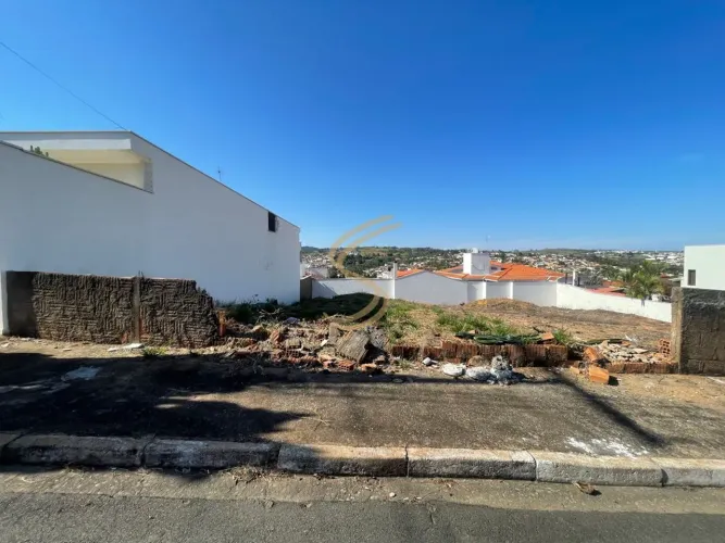 Terreno de 300 m² à Venda no Jardim Bela Vista em Rio Pardo