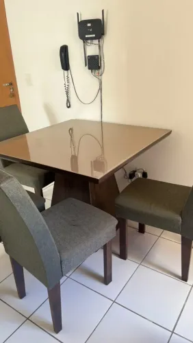 Mesa 4 cadeiras tampo de vidro