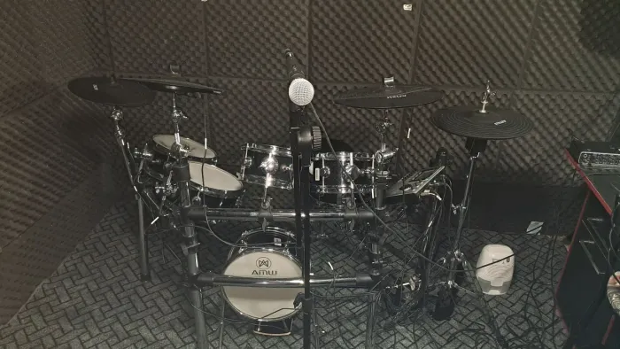 Bateria eletrônica AMW ED15 semi nova.