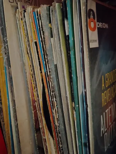 Lote 20 discos de vinil sortidos LPs para decoração antigos Roberto Carlos Valdik Soriano 