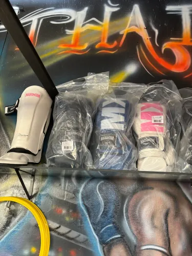 Luvas da Maximum e caneleira novo