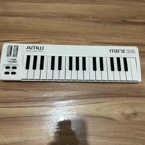 Controlador MIDI AMW