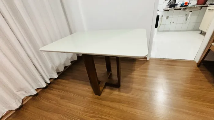 Conjunto de mesa de jantar com 4 cadeiras