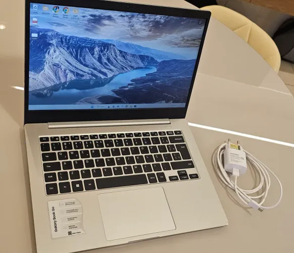 Vendo notebook SAMSUNG Galaxy Book Go