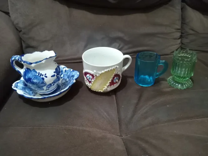 KIT CANECA AUSTRÍACA VINTAGE, MINI BULE COM PIRES VINTAGE, COPO DE CAFÉ VINTAGE E CASTIÇAL