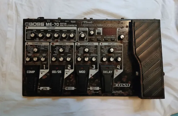 Boss ME70 - pedaleira lendária!