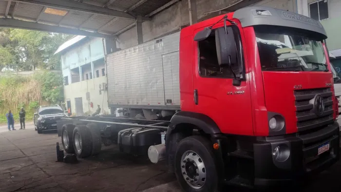 caminhao wv 24280 6x2 trucado