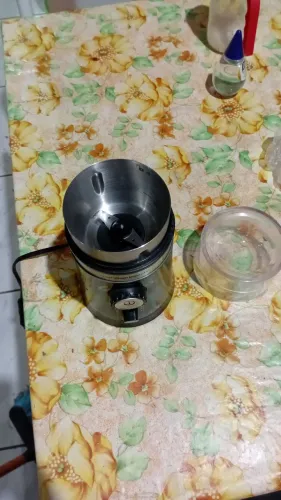 Vendo triturador de café, seminovo mas em perfeito estado. Estou pedindo R$ 100,00