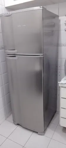 Geladeira Eletrolux cor metálica