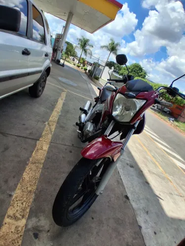 Vendo moto 12.000  