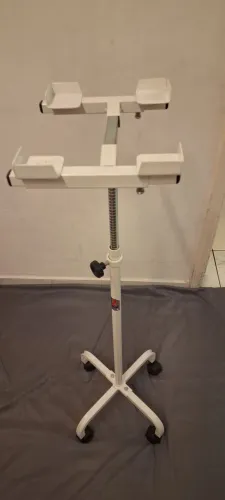 Carrinho auxiliar para vapor de ozônio