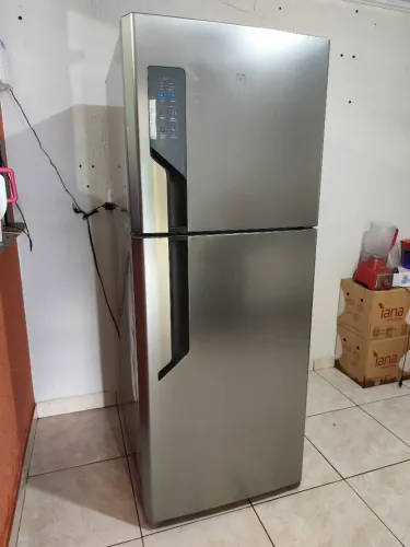Geladeira Electrolux Frost Free Duplex na cor Inox