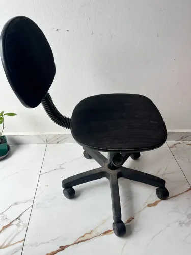 Cadeira de escritório simples