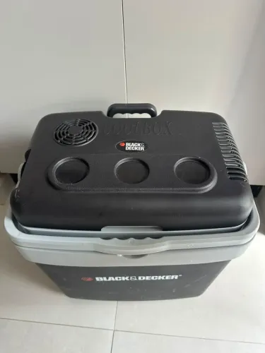 Mini geladeira portátil Black & Decker 33 litros