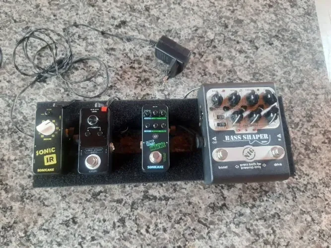 Pedaleira para Contrabaixo com Preamp, IR, Looper, Afinador Delay Reverb pedalboard bag