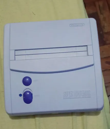 **Baixei** Snes Baby (BRA) SNNM-001, LED + AV, RF, IMPECAVEL (DEFEITO TELA PRETA)