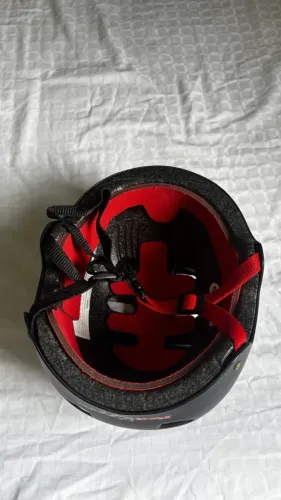 Capacete para Skate/Patins Red Nose + Proteções de pulso Bob Burnquist