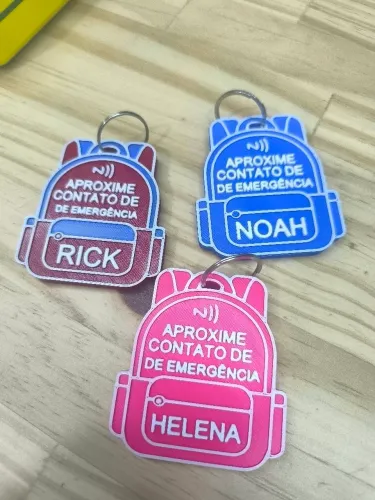 Chaveiro infantil com NFC, aproximou o celular e já abre o WhatsApp dos pais