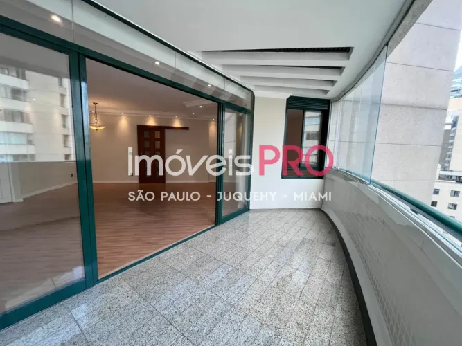 Apartamento condomínio clube em Moema!