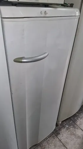 Vendemos essa geladeira elextrolux RD28 com 3 meses de garantia