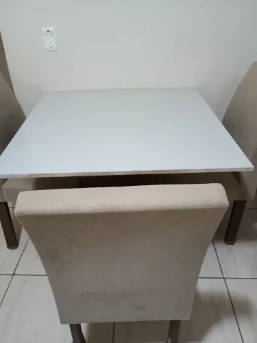 Vende-se Mesa com Cadeiras