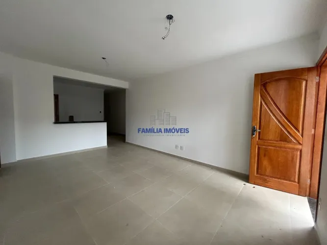 Casa térrea à venda 2 quartos 1 vaga quintal no Marapé em Santos/SP