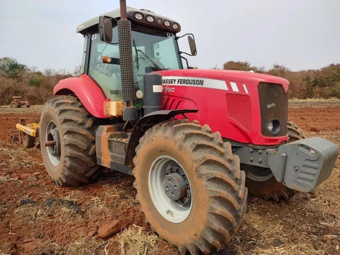 TRATOR MASSEY FERGUSON