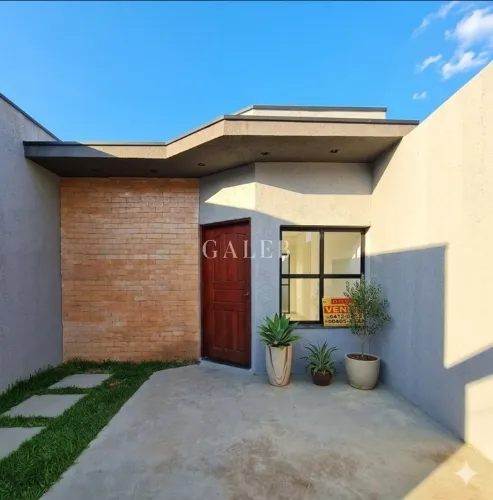 Casa à venda em Atibaia com 2 suítes | Quintal gramado | 2 vagas | Cozinha integrada