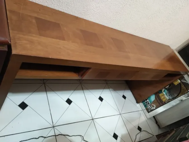 aparador de madeira em ótimo estado de conservação 180 x40