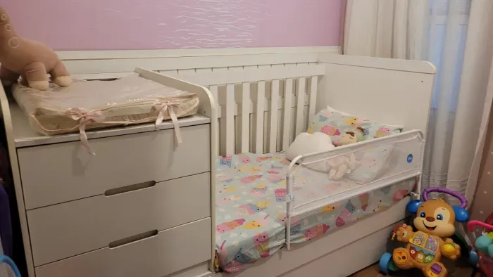 Berço Multifuncional com Cômoda e Cama Auxiliar 